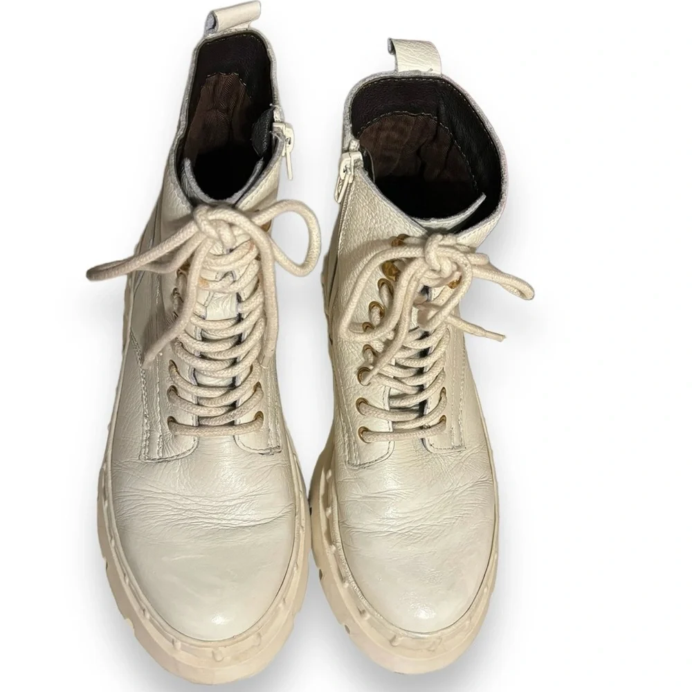 VINCE CAMUTO Off White Nashlen Combat Boot - Picture 8 of 9